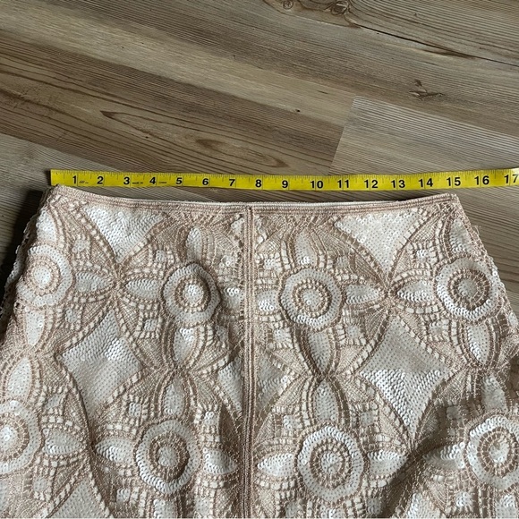 Express NEW sequined mini skirt Champagne Cream Side zip Lace Overlay Size 10 - Picture 8 of 11